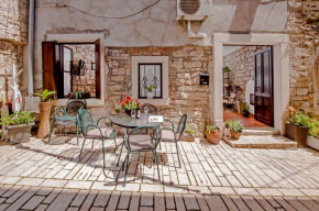 Отель Apartments Taylor  Ровинь